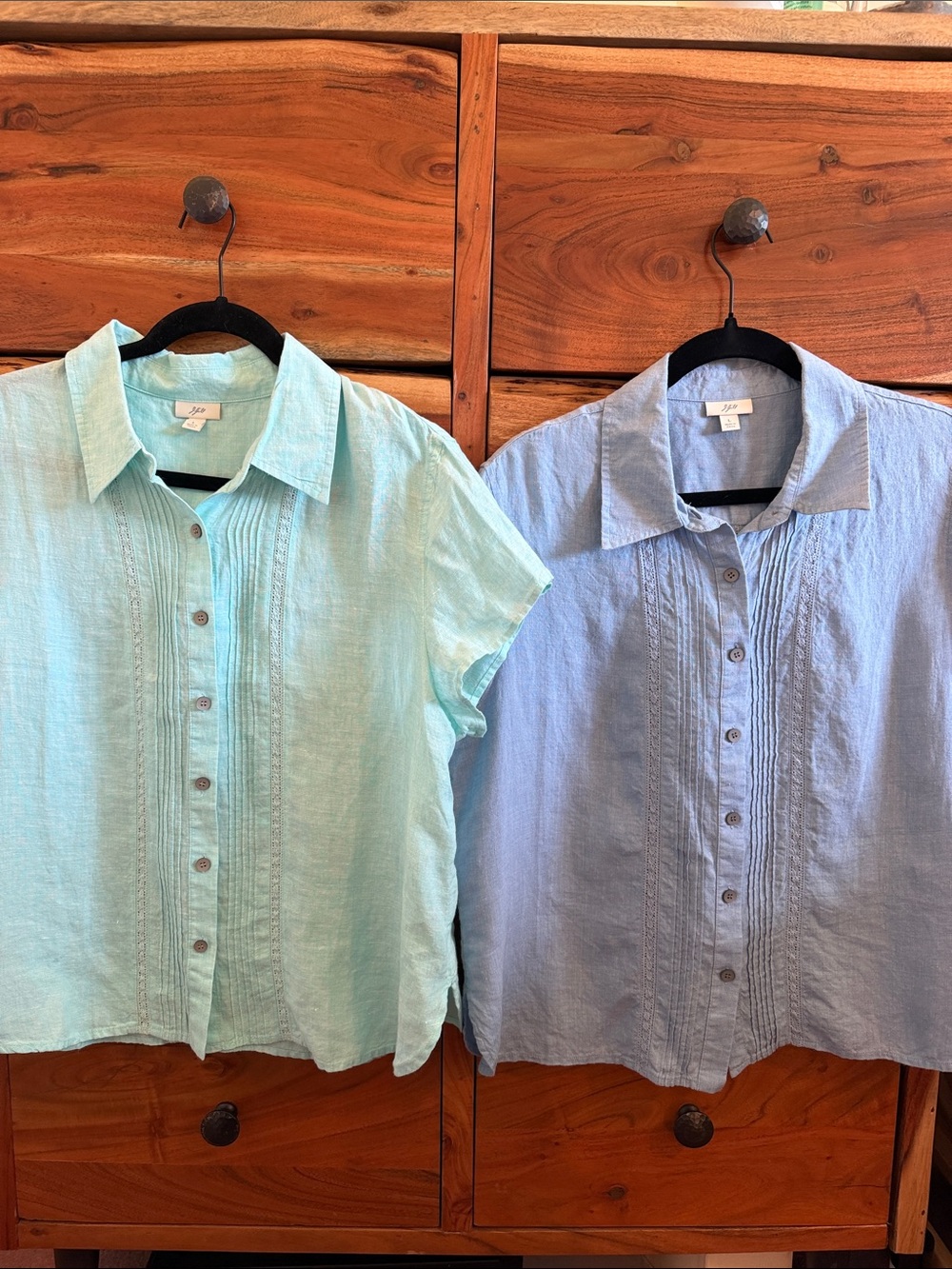 J Jill Light Blue & Aqua Short-Sleeve Linen Button Down Shirts.  Size Large.